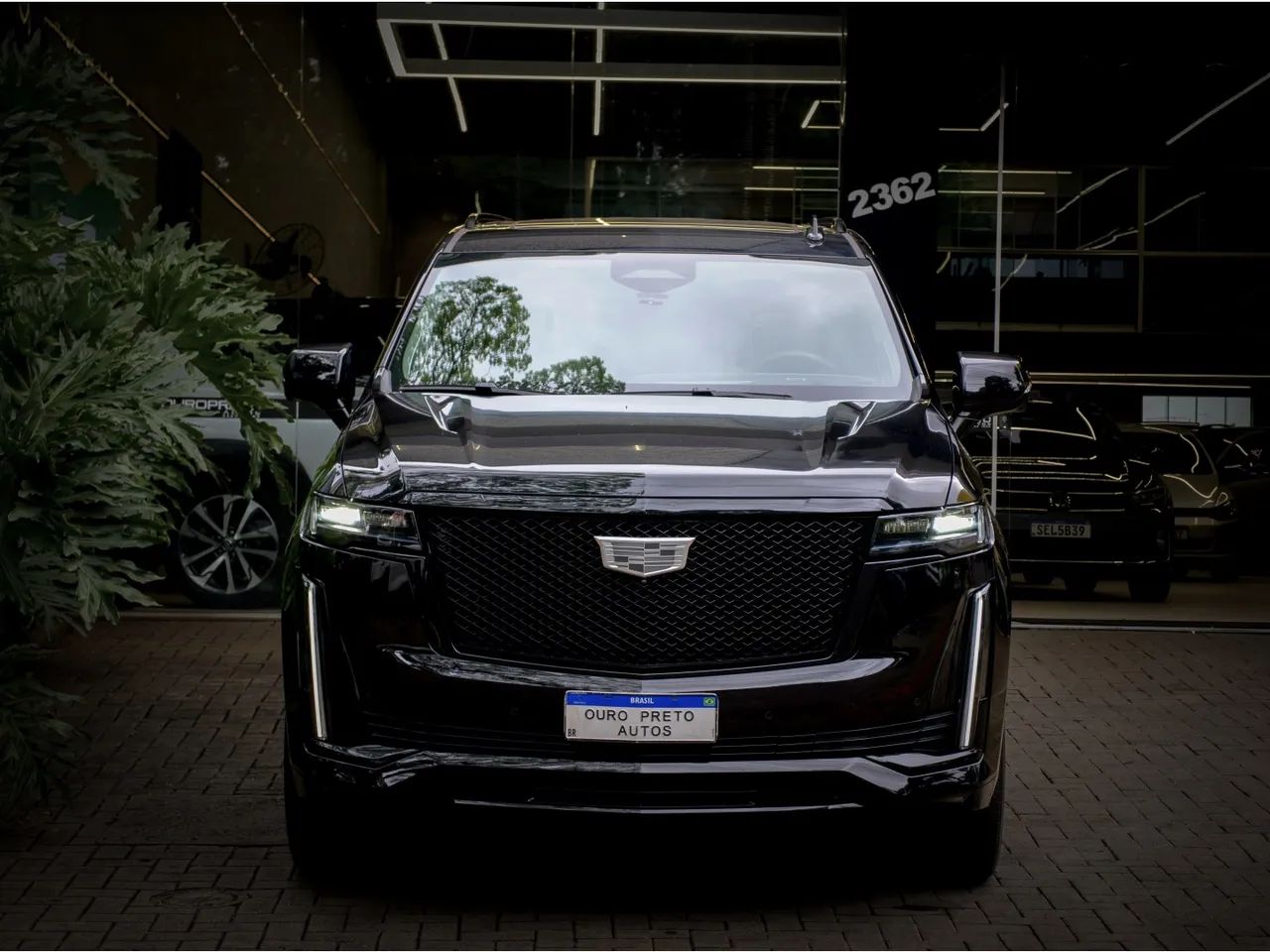Cadillac Escalade AWD 6.0 V-8(at) 345cv 4P 2023