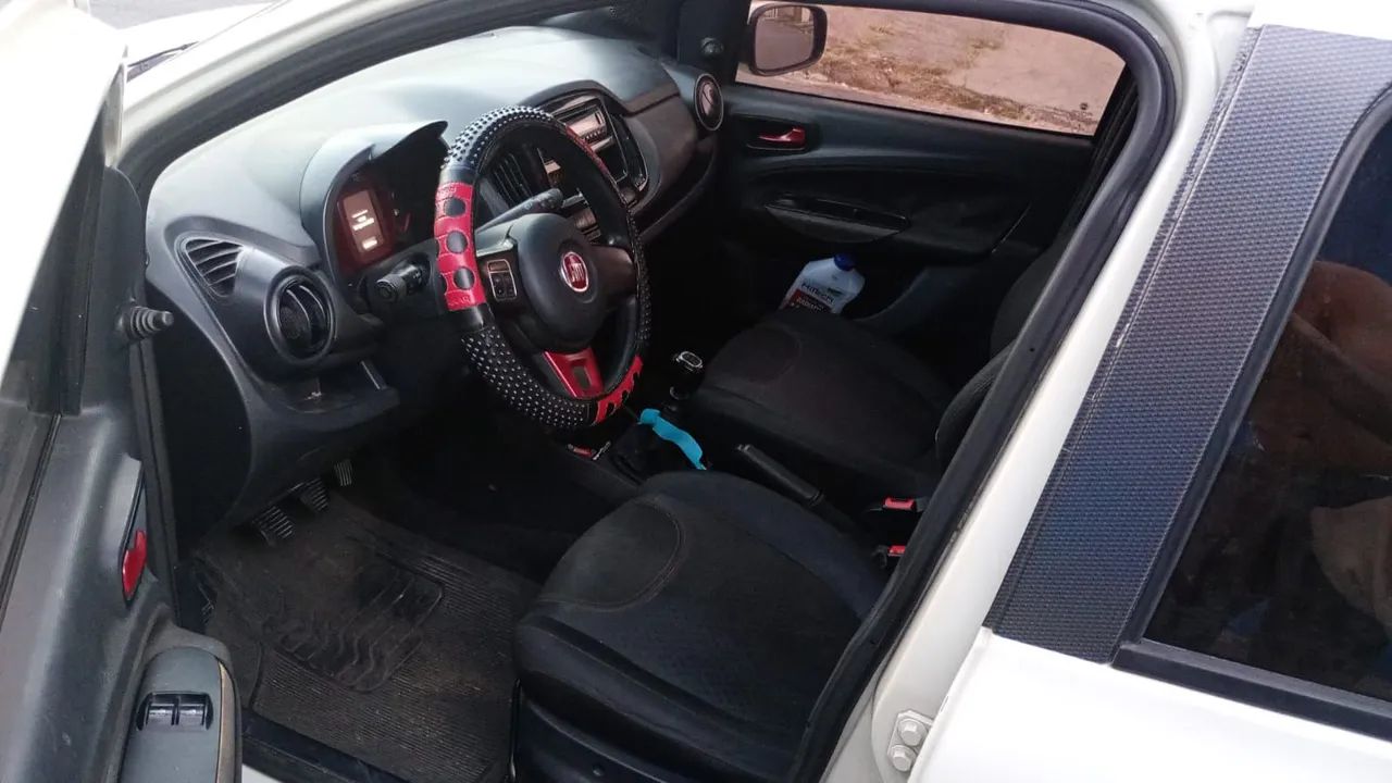 Fiat Uno Sporting 1.4 EVO Fire Flex 8V 4P 2016 - Foto 5