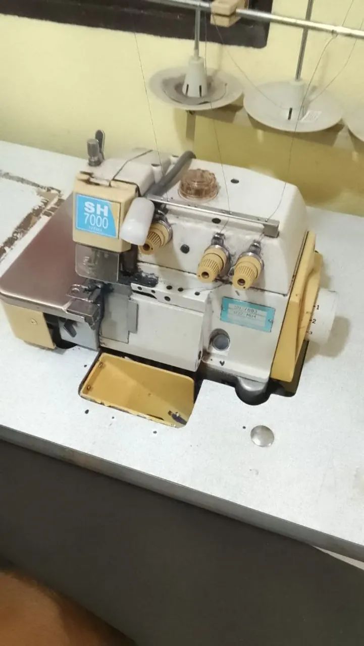 Máquina overloque industrial 