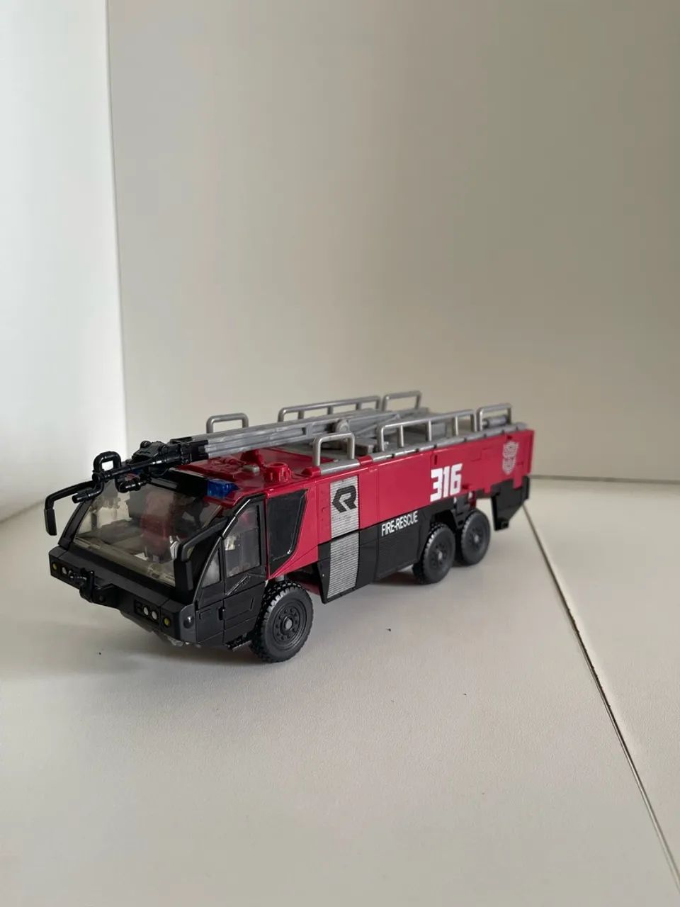 Transformers DOTM Classe líder Sentinel Prime - Foto 3