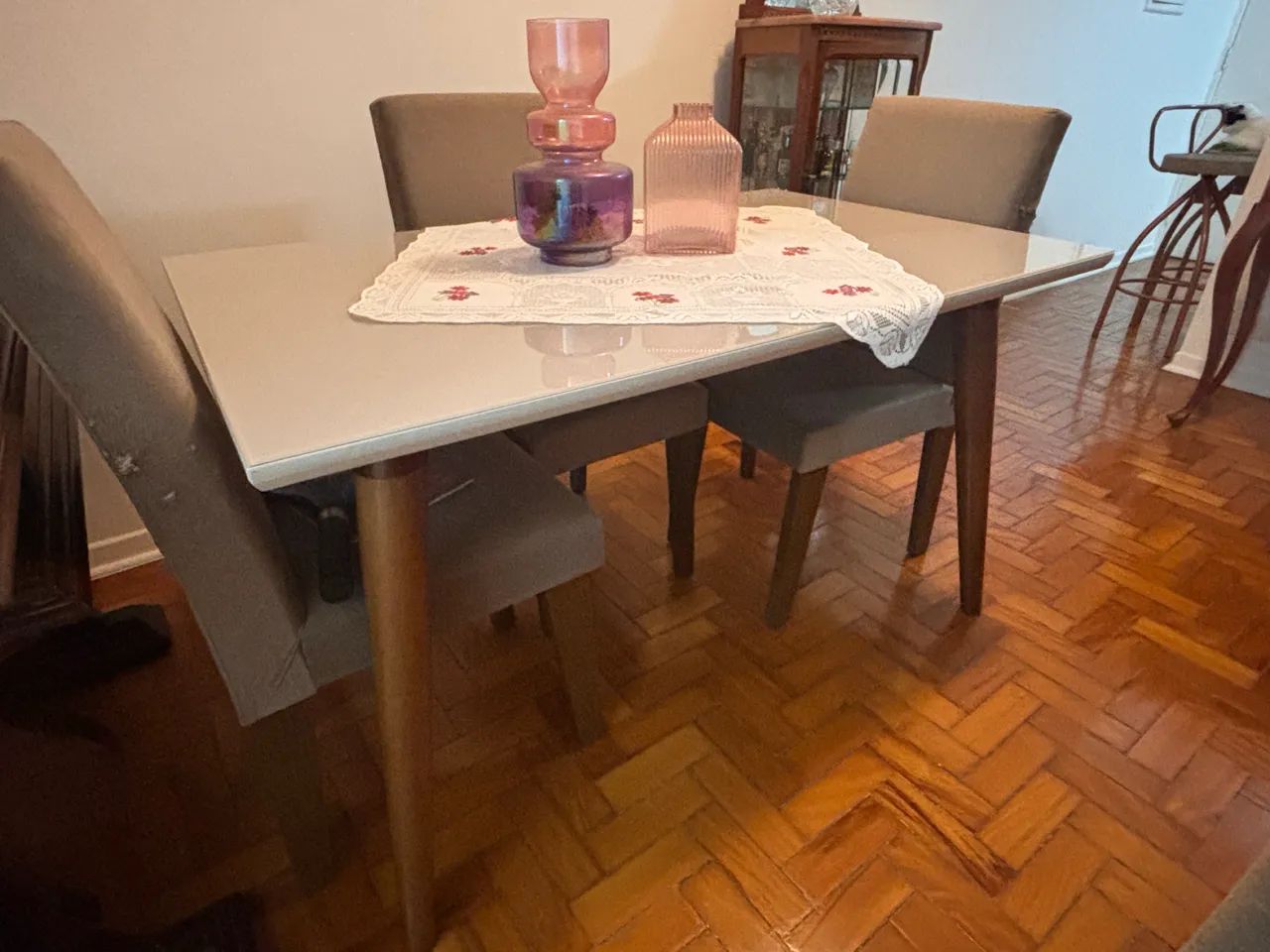Mesa com 4 cadeiras Mobly