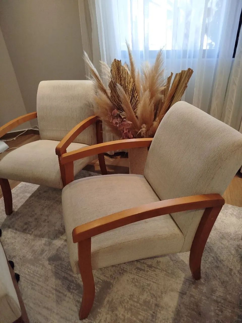 Lindo par de poltronas mais apoio para os pés de brinde 