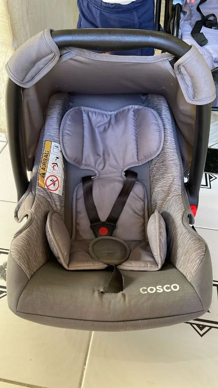 Vende se  carrinho e bebe conforto e guarda roupa infantil  - Foto 5
