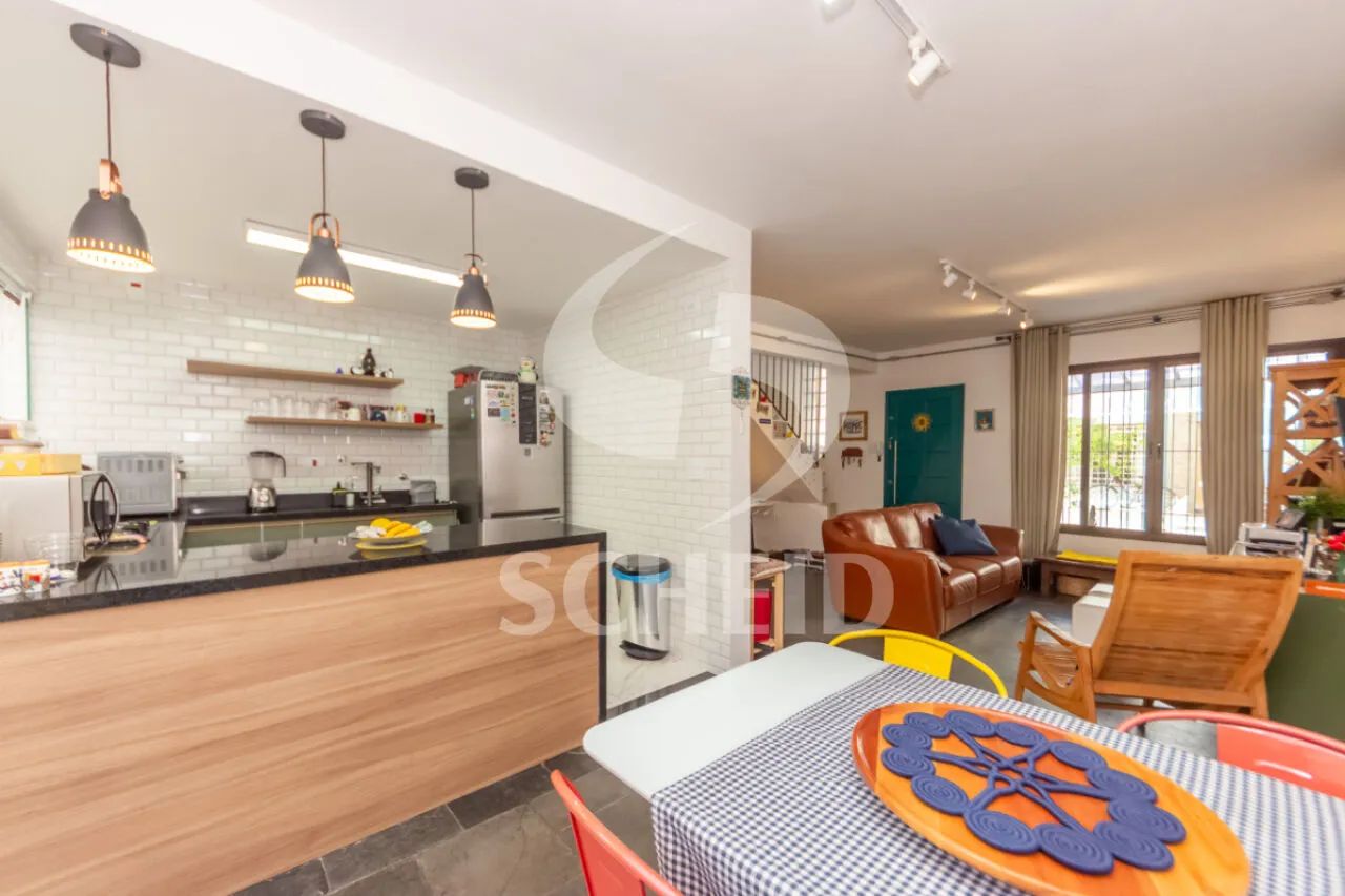 Casa de Vila á Venda em Moema com 117m², 3 quartos, 1 vaga.