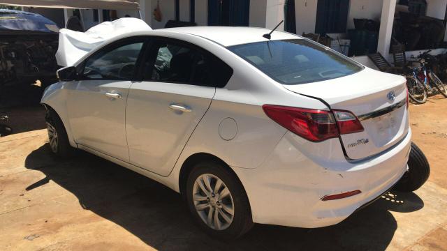 Porta traseira hb20 sedan branca lado motorista
