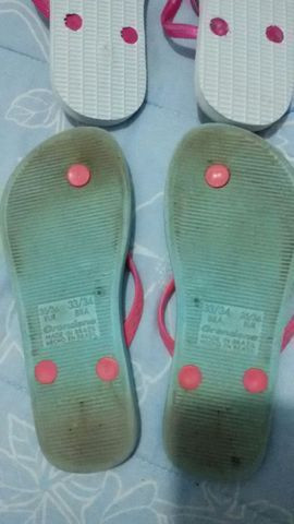 2 pares de chinelo n 33/34 - Foto 4