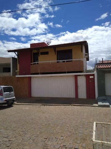 Excelente e ampla casa 3 suits e piscina Proximo a Faculdades, e comercio e Hospital