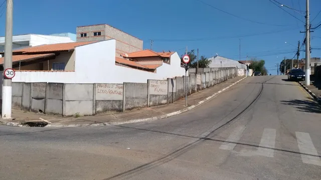 Comercial ou Residencial - Oportunidade Excelente Lote de esquina no Centro de Boituva