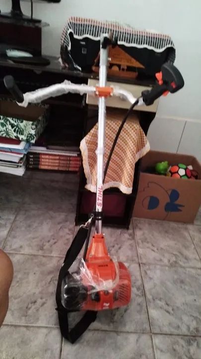 Roçadeira Stihl e motor serra Nova com nota fiscal os dois  2 mil fone *a - Foto 3
