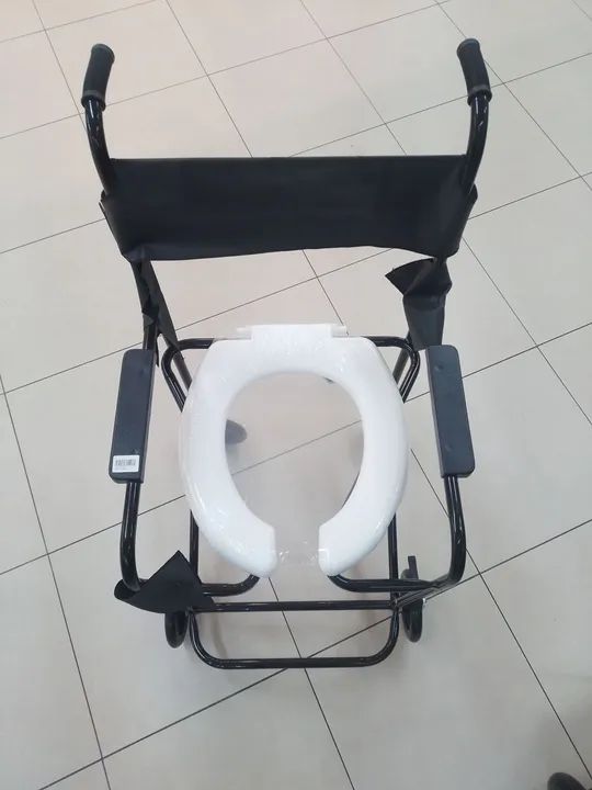 Cadeira de banho simples  - Foto 2