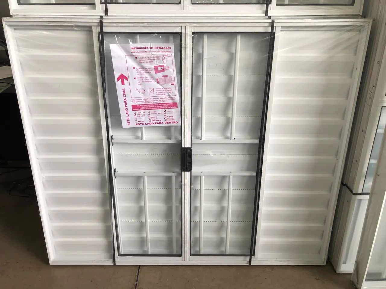 JANELA DE QUARTO VENEZIANA 6 FOLHAS 1.00 X 1.20 COM GRADE ALUMÍNIO BRANCO