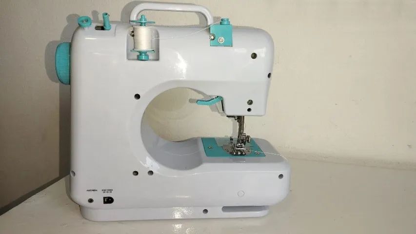 Máquina de costura  - Foto 2