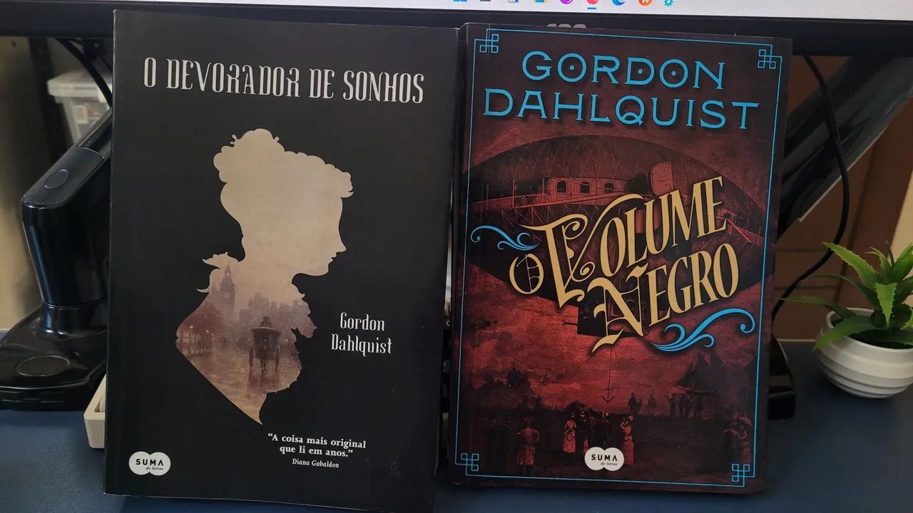 Livro O devorador de Sonhos e O volume negro - Foto 2