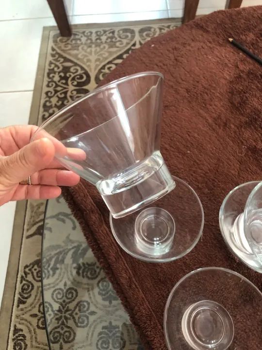 Potes de sobremesa de vidro.