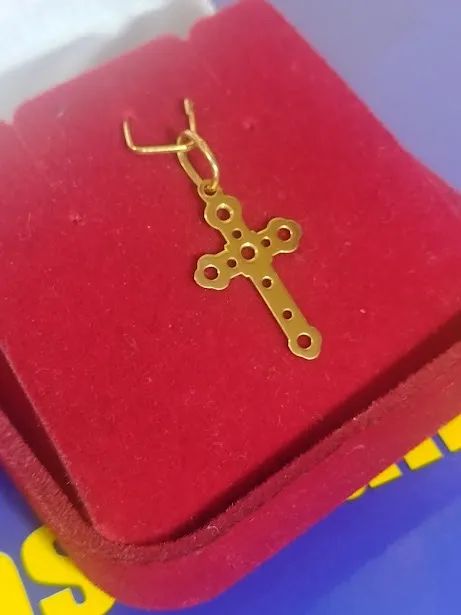 Pingente Cruz 20 mm Ouro 18 Kilates Peso 0.40 Grama                                        - Foto 5