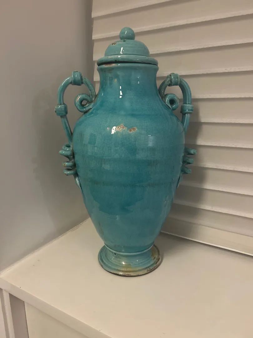 Jarro de cerâmica azul turquesa