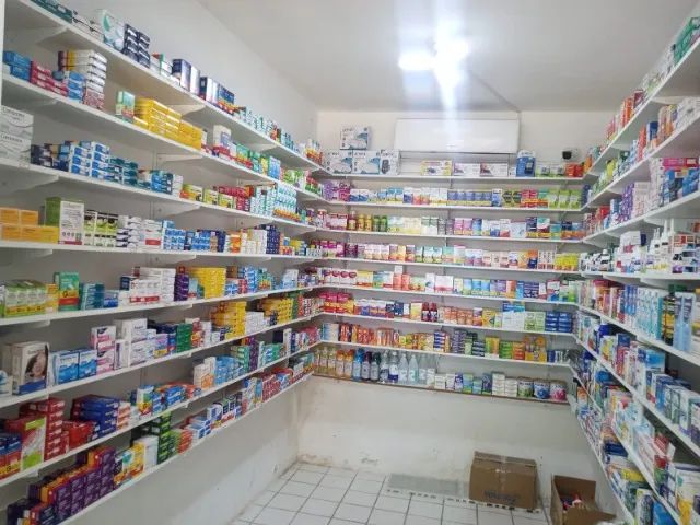 VENDO FÁRMACIA COMPLETA COM OTIMO FATURAMENTO MENSAL, DE FRENTE À UM MEGA MERCADO - Foto 5