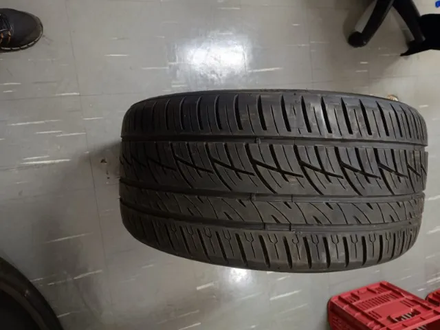 VENDO 2 PNEUS DELINTE SEMI NOVOS 295/35R21