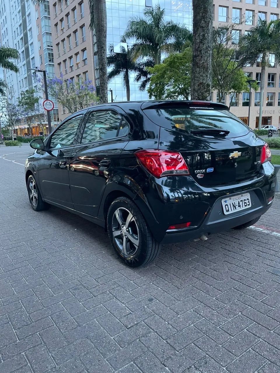 Chevrolet Onix Hatch LTZ 1.4 8V Flex Mec. 4P 2018 - Foto 4