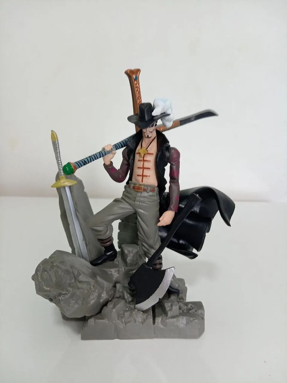 Action figure Dracule Mihawk One Piece(NOVO) 