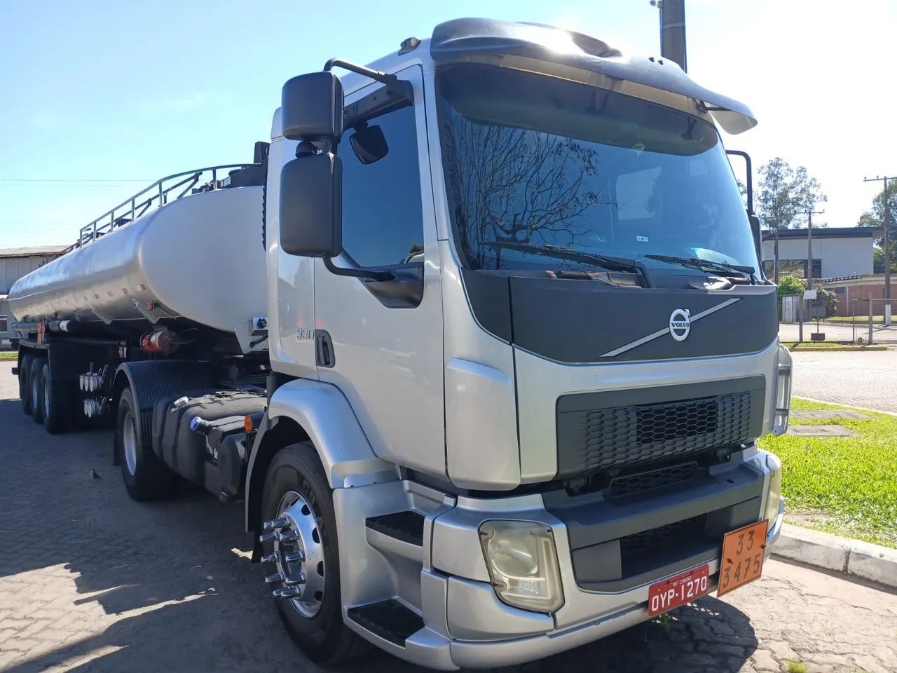 Volvo VM 330 