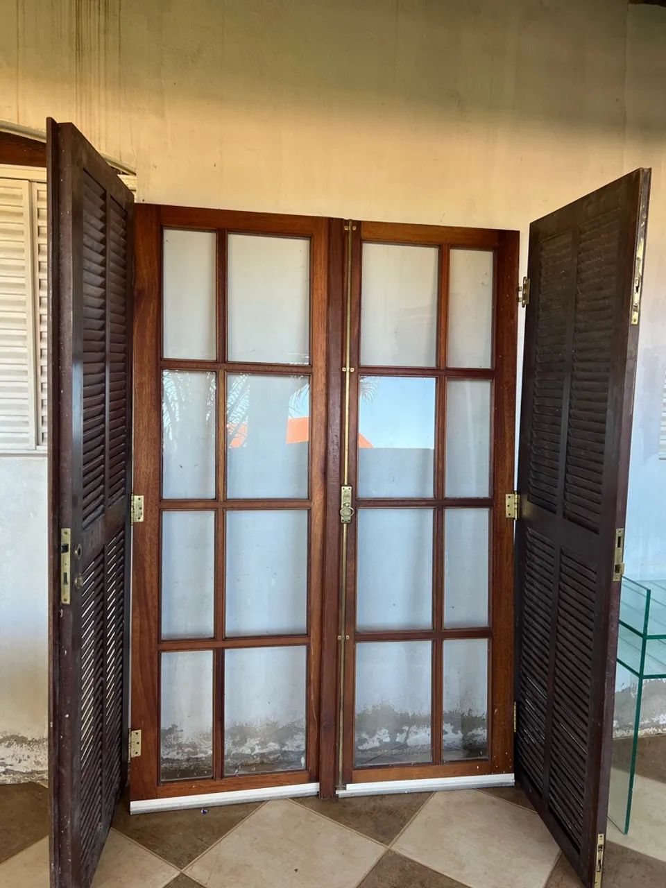 Porta dupla em madeira maciça maravilhosa 