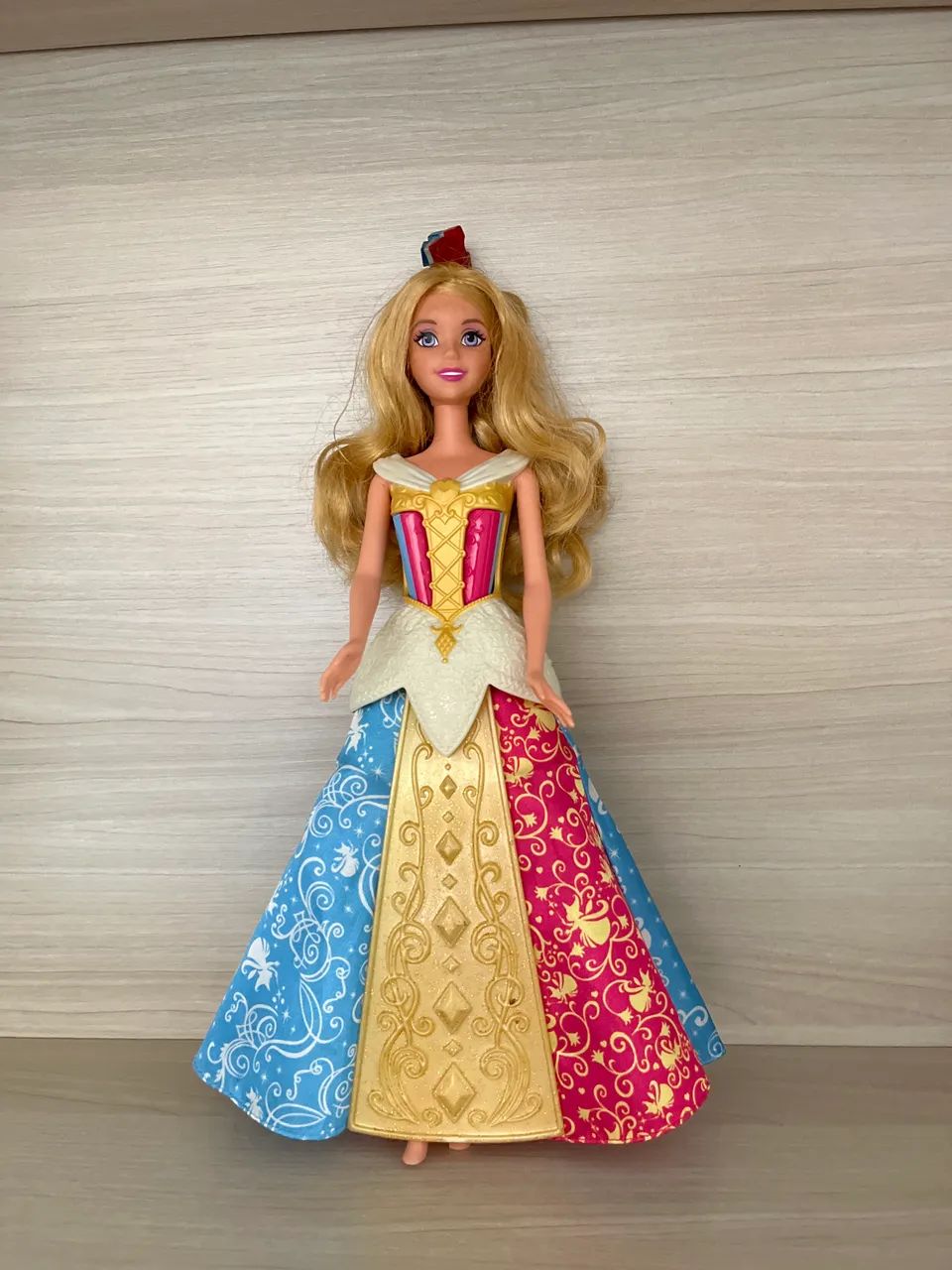 Boneca Aurora vestido mágico 