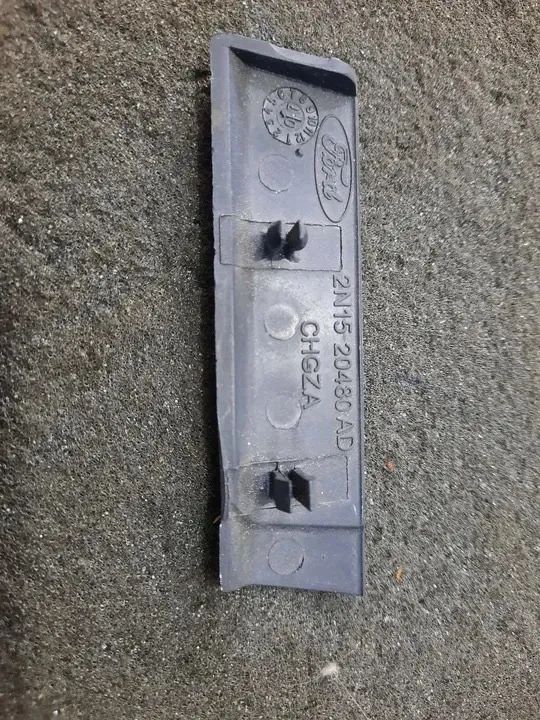 Moldura inferior porta dianteira direita Ford Ecosport 