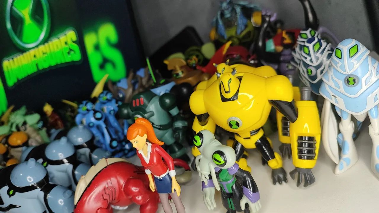 Bonecos de Ben 10 Todas as séries! Compre já  - Foto 2