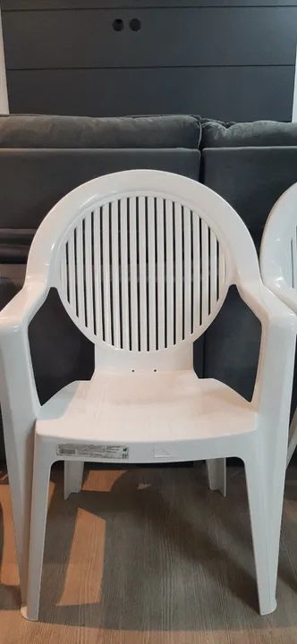 6 Cadeiras / Poltronas e 4 banquetas empilháveis de plástico Premium - Foto 5