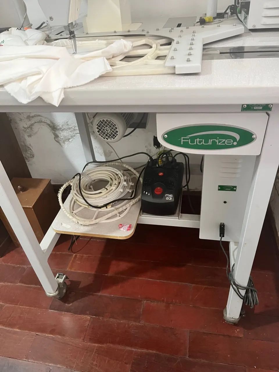 Máquina de Bordado Industrial MB1200 - Semi Nova opção de entrega: retirar no local. - Foto 2