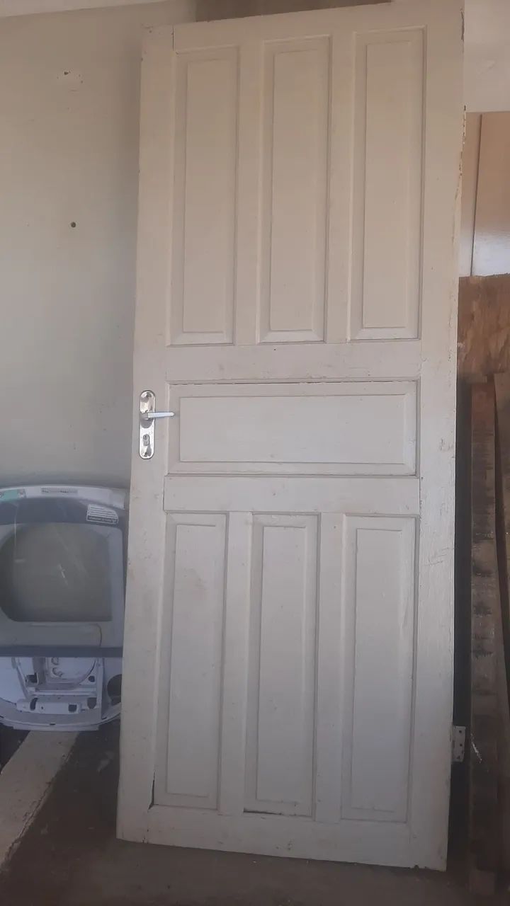 Porta de madeira 2,10x80 com chave 