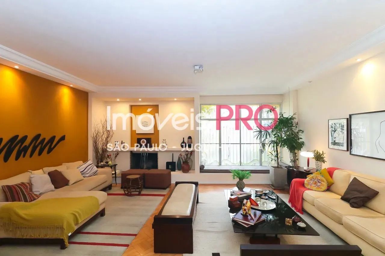 Brooklin Novo, Casa com 4 quartos sendo 3 suites, 4 vagas, fácil acesso