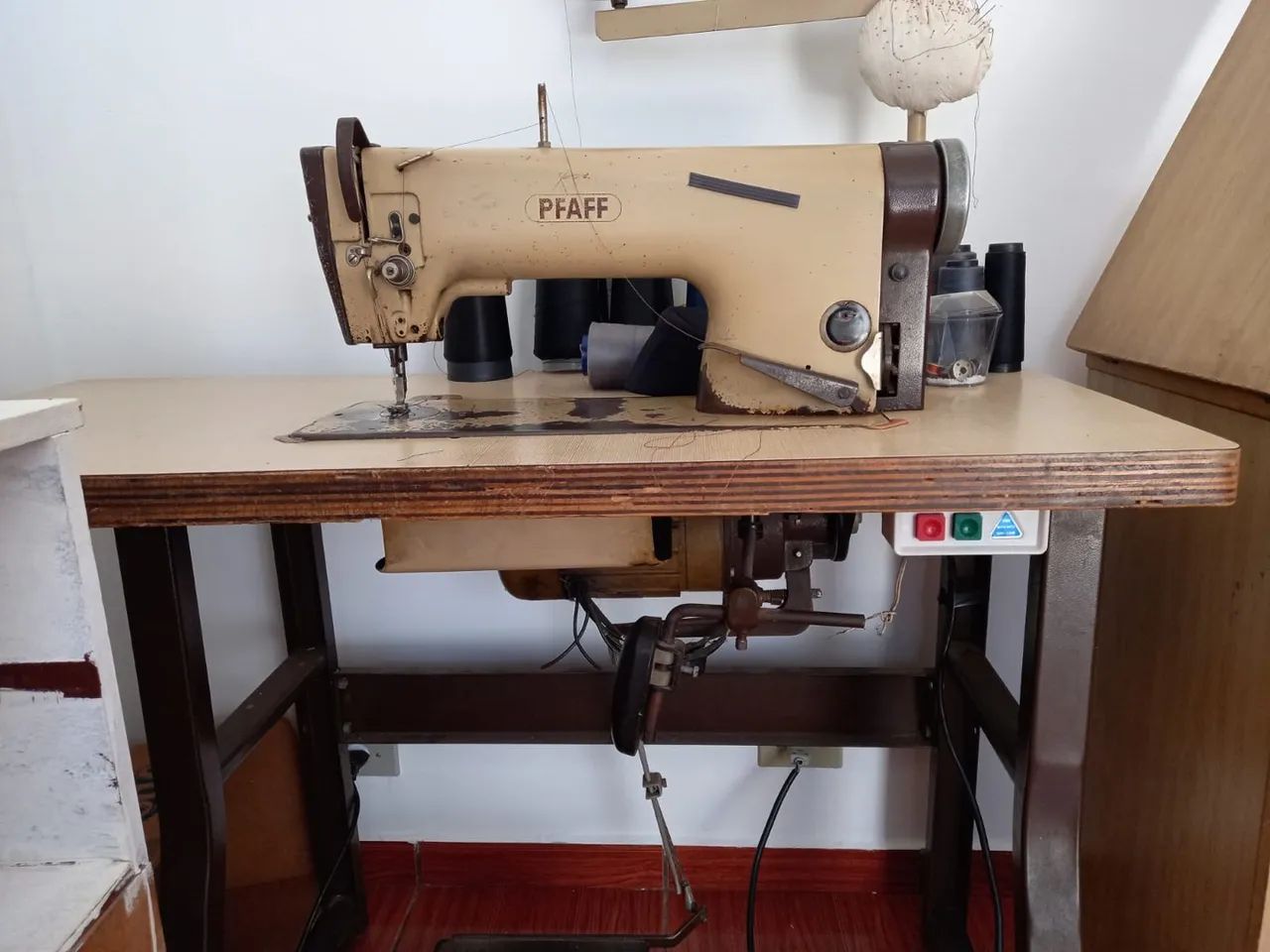 Máquina de Costura Reta Industrial Pfaff - Foto 2