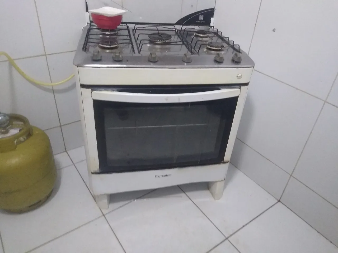 Fogão Esmaltec com 5 bocas