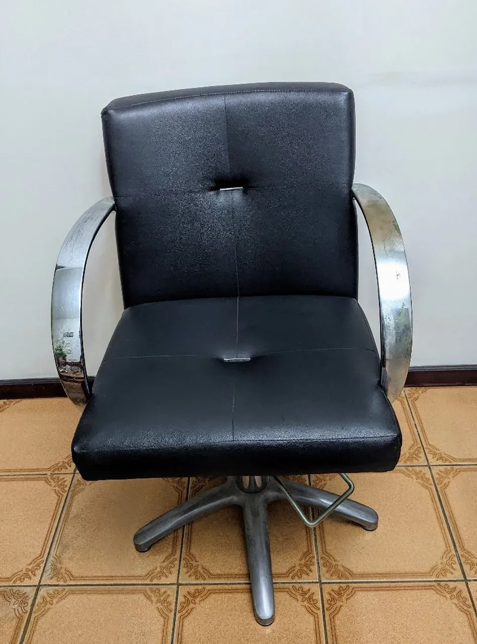 Cadeira Giratória para Salão de Beleza ou barbearia