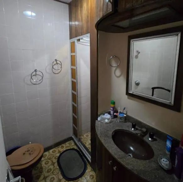 Bathroom sink64166897624833121