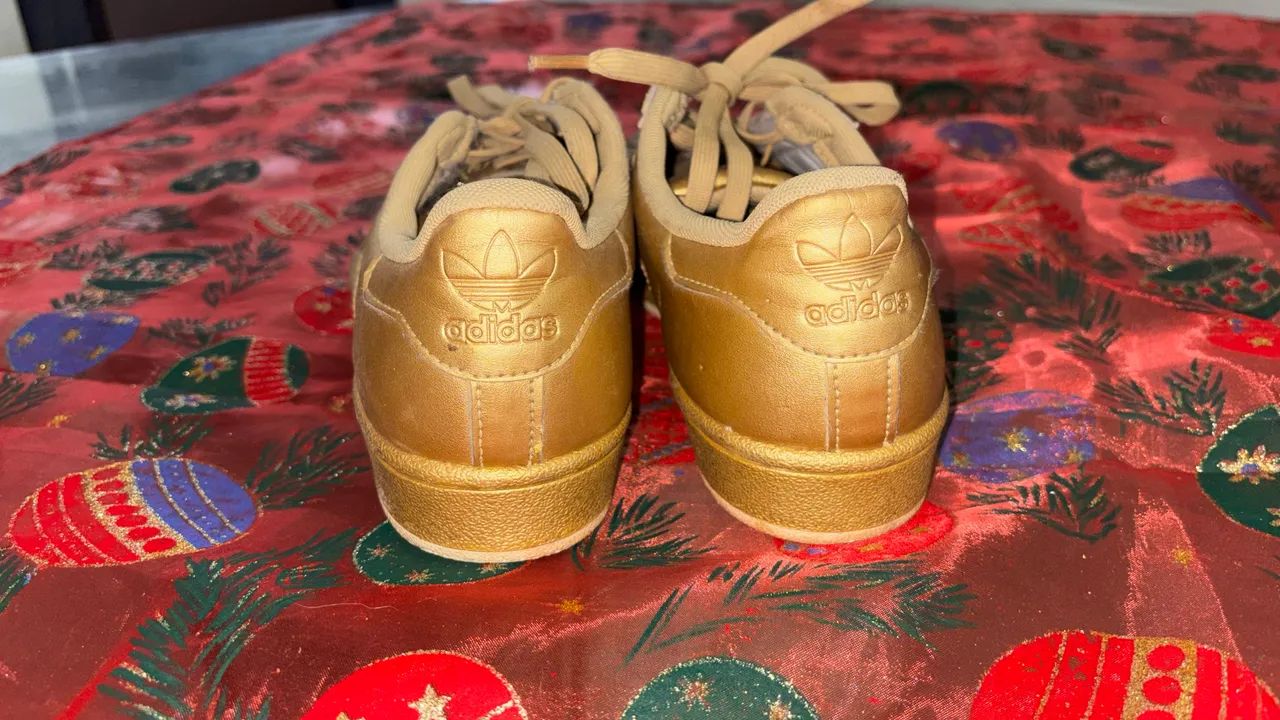 Tênis adidas edição limitada dourado original  - Foto 4