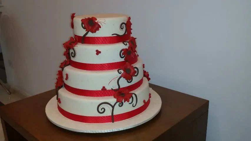 Kit Bolo Fake Flores vermelhas + 11 Mini Bolos - Foto 2