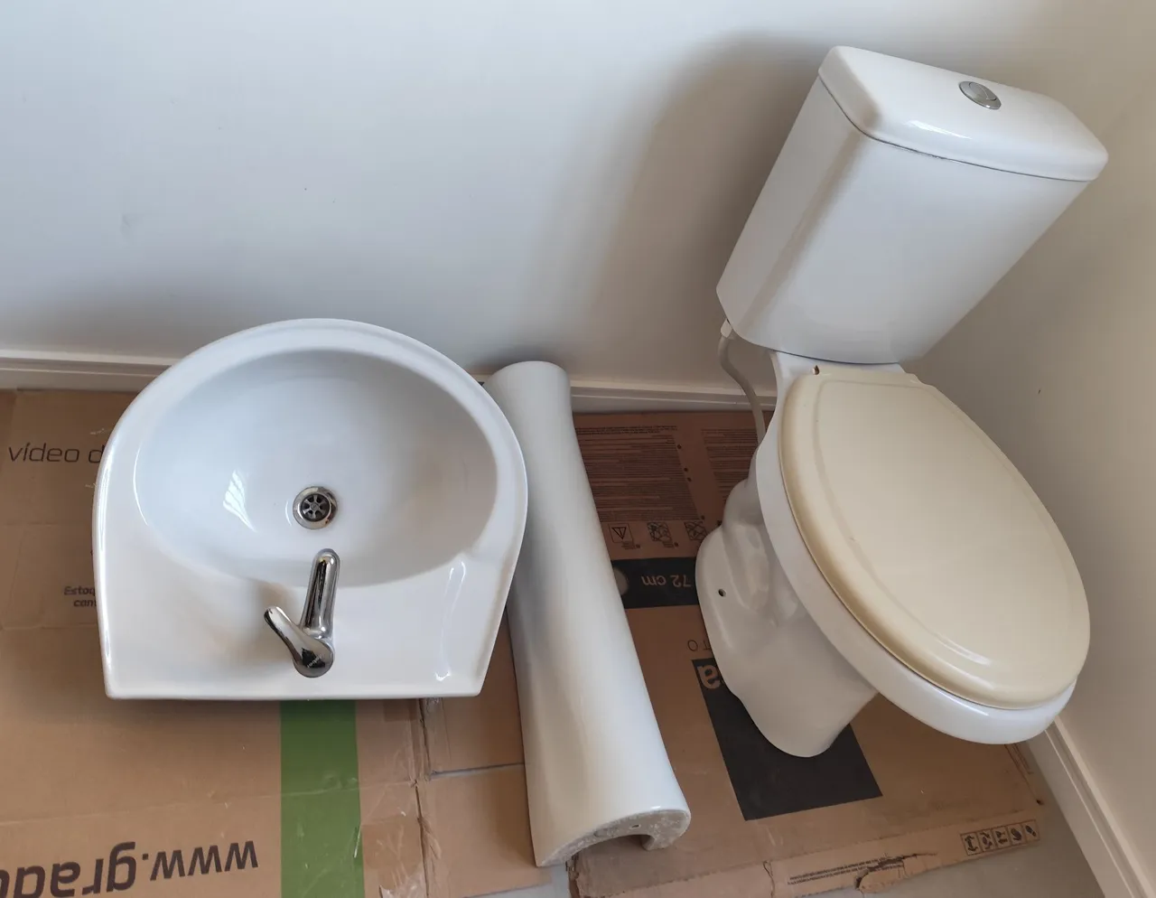 Kit Vaso Sanitário e Pia de Cerâmica INCEPA - POUCO USO