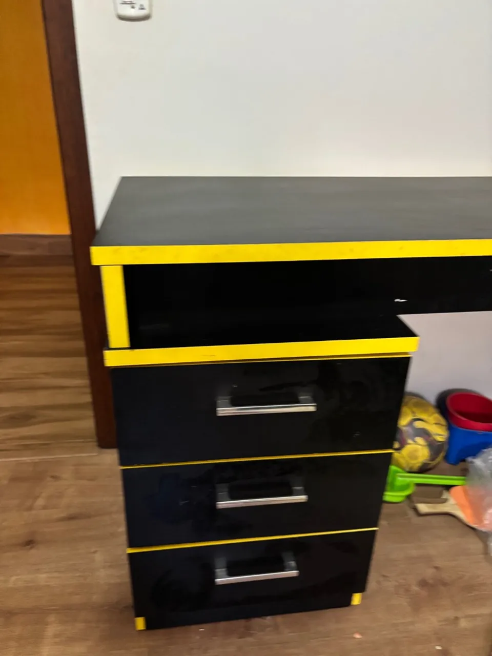 Mesa de Escritório com Gavetas - Design Moderno