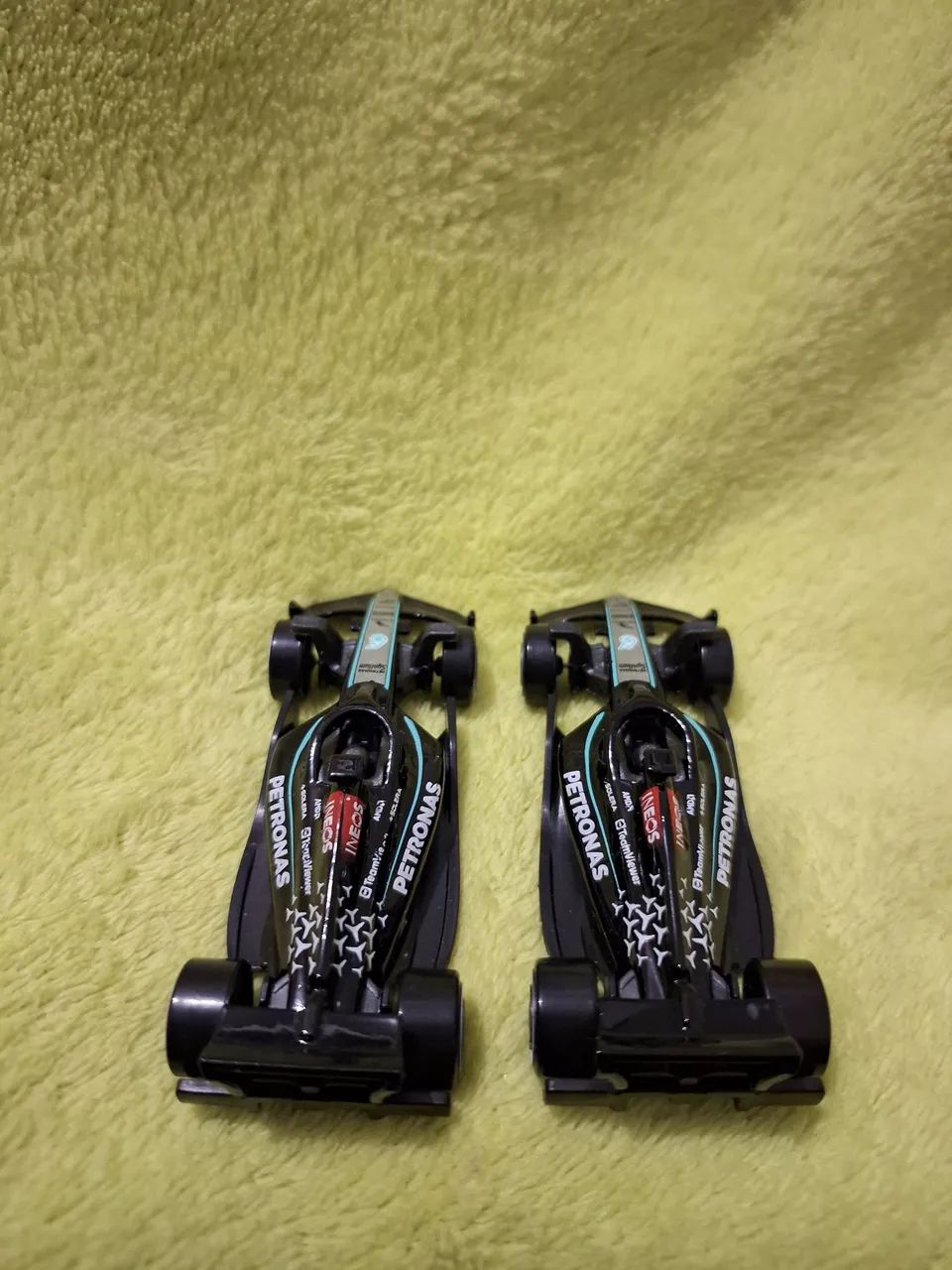 Hot Wheels Formula 1 Mercedes Benz AMG Petronas  - Foto 4