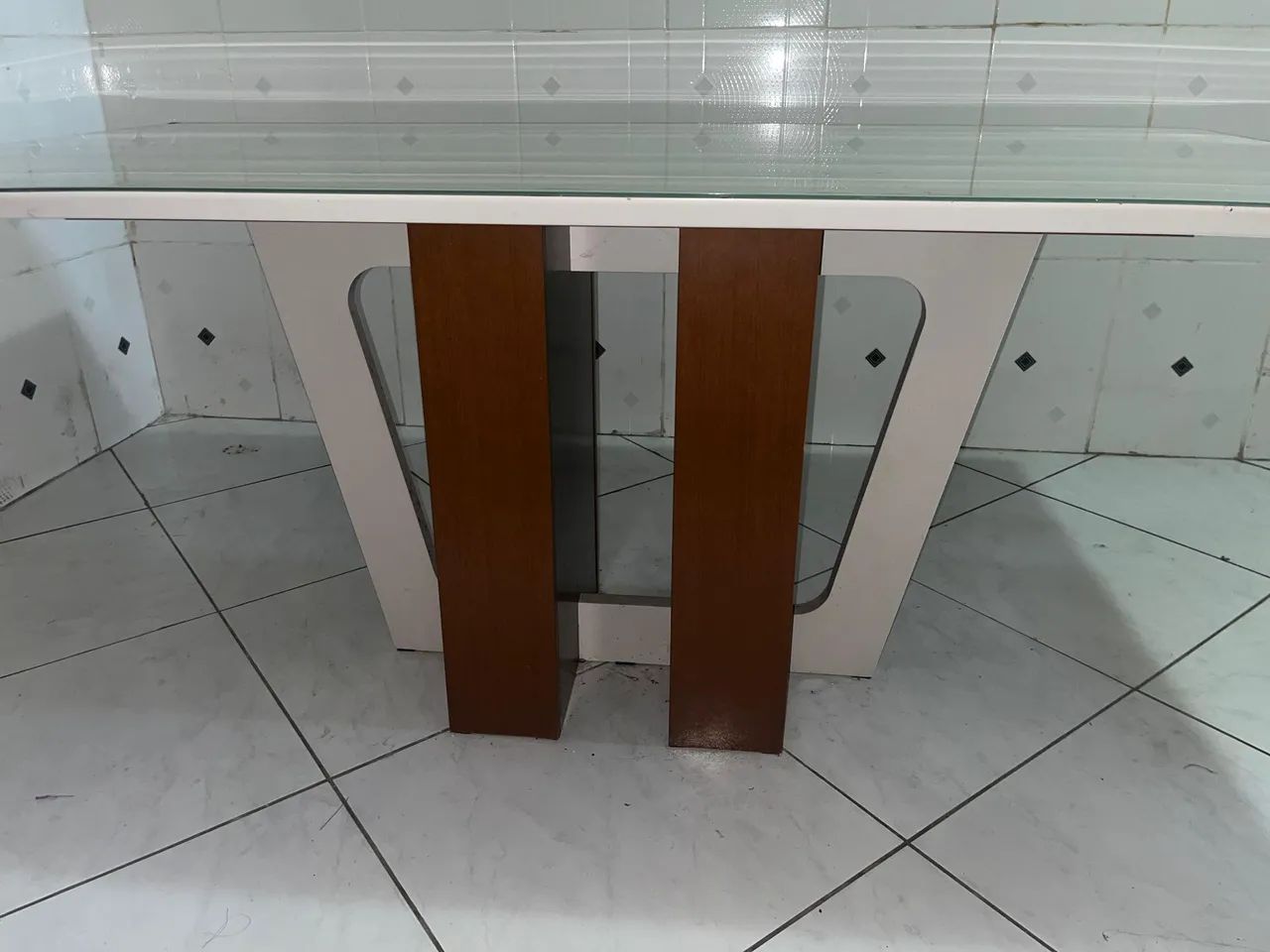 Mesa de jantar 1,80X1,00 cm laqueada, tampo de vidro  - Foto 3