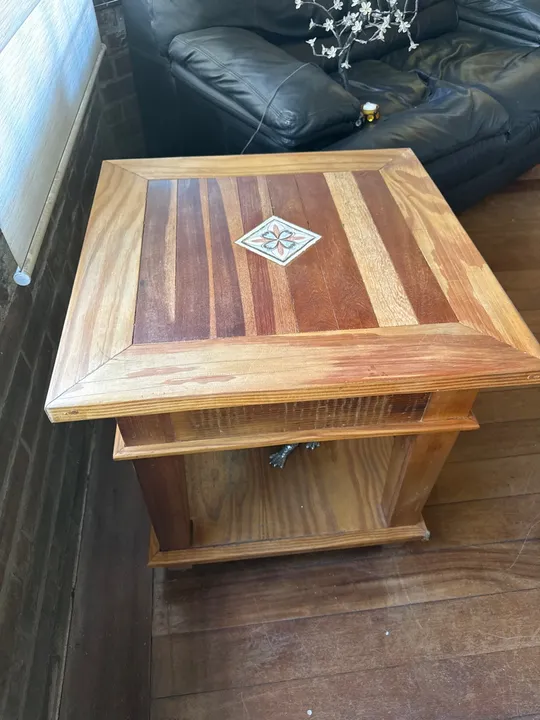 Mesa de Centro em Madeira Maciça
