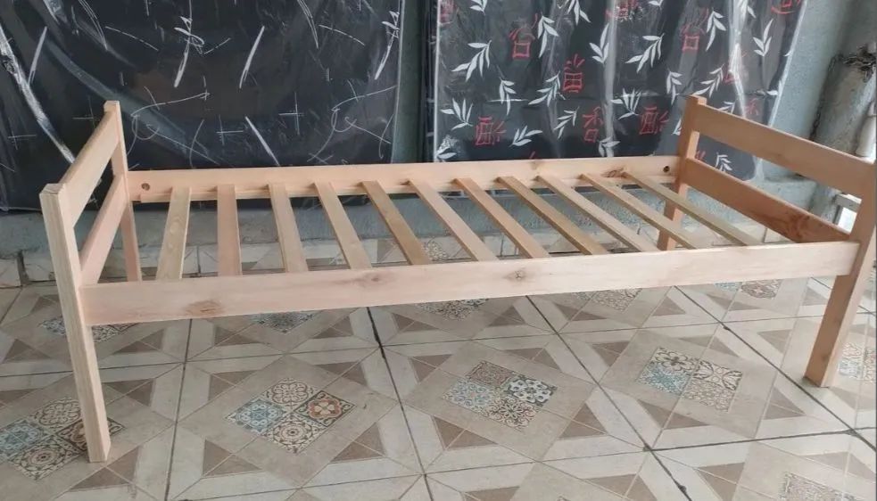 Cama de solteiro novas de madeira eucalipto 