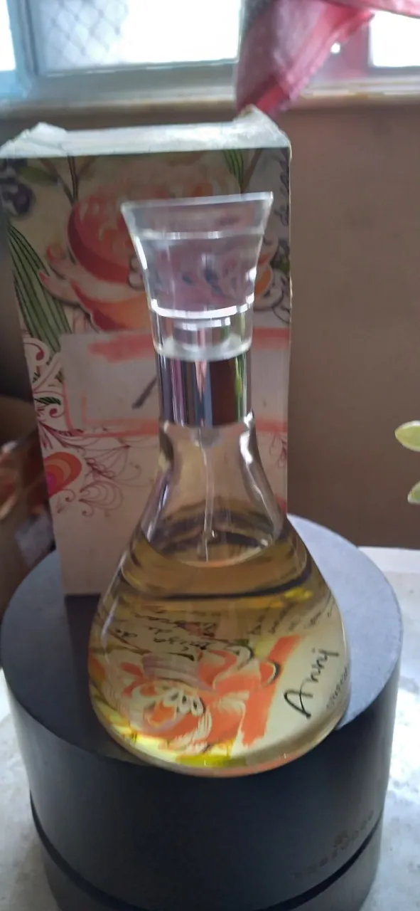 COLÔNIA ANNI ANTIGA, PRIMEIRA VERSÃO 100 ML( NÃO ACEITO OFERTAS).