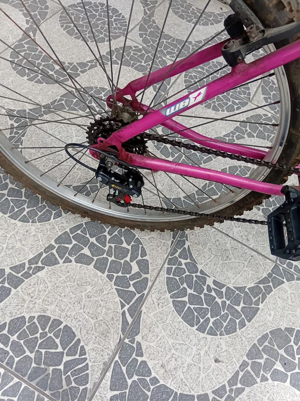 Bicicleta  muito nova - Foto 3