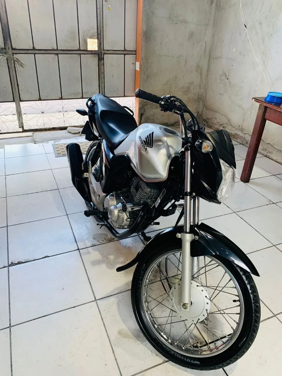 Moto modelo titan