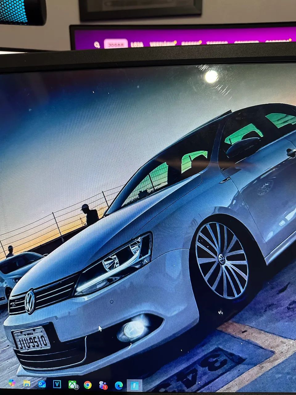 LED Monitor 17in - HDMI and VGA64396504756482124