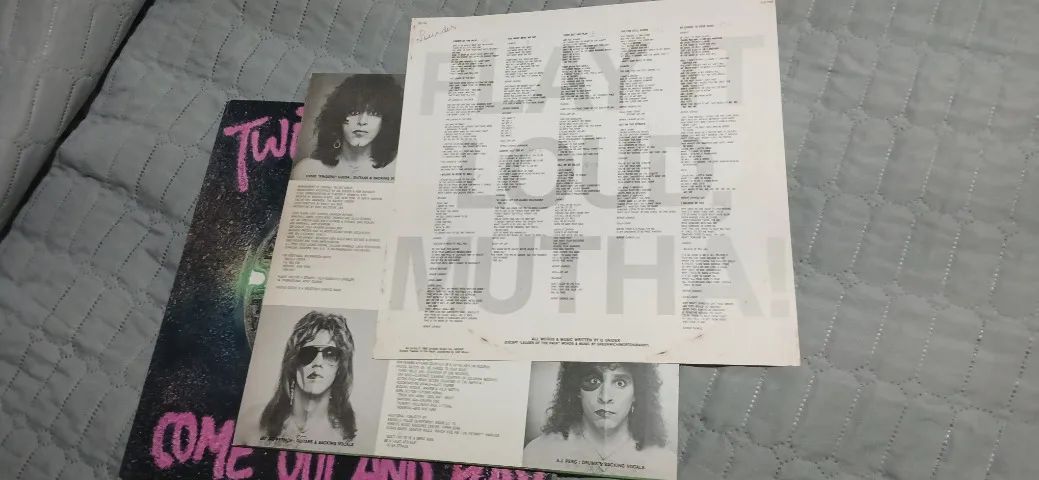 Combo 2 Lp Vinil Disco Conjunto Twisted Sister - Bom Estado - Foto 3